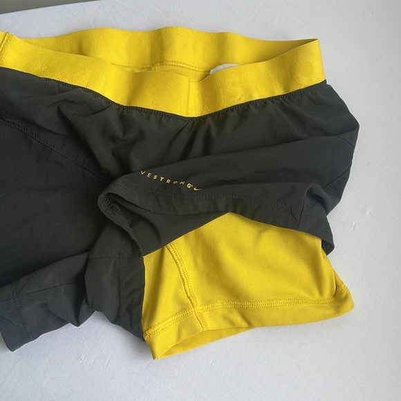 Nike Livestrong Shorts XS - Picture 6 of 6
